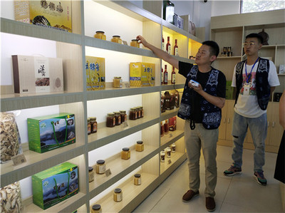 滇滬攜手·脫貧攻堅｜洱源縣電子商務助力鄉(xiāng)村振興，70余個特色產(chǎn)品入駐上海交大